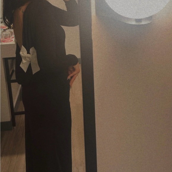 Meshki Elegant Backless Dress with White Bows - Picture 4 of 4